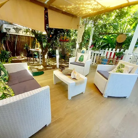 Jacuzzi E Terraces ゲストハウス 3*